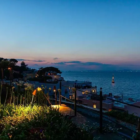 Marina - Preferred & Otel Capri