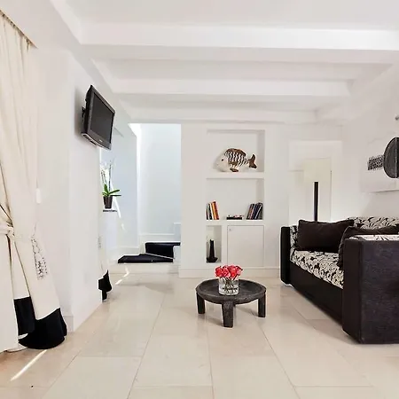 Marina - Preferred & Otel Capri