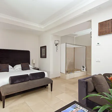 Marina - Preferred & Otel Capri