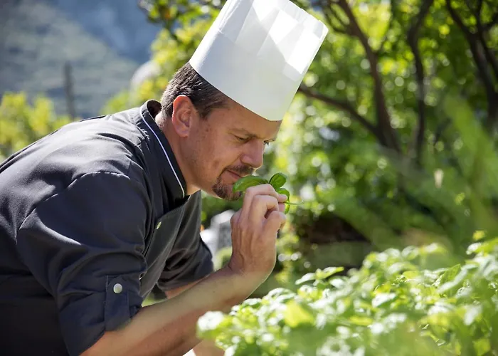 Marina - Preferred & Hotel Capri